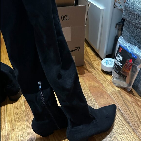 Pointy over the knee boots - Picture 2 of 3